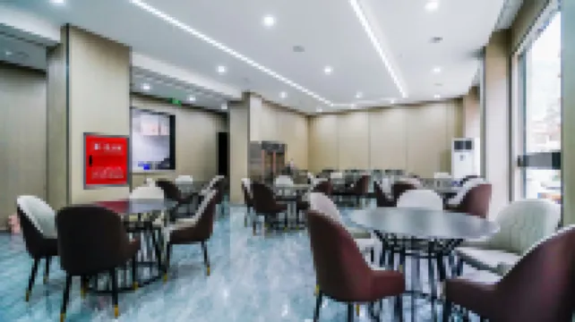 Chuanzang Grand Hotel (Batang County Government Branch along National Highway 318)