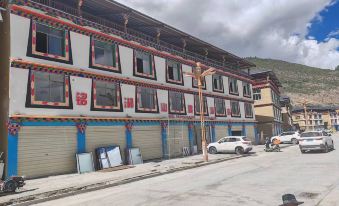 Basuran Wuming Lake Mountain View Hotel