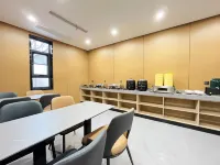 Chonpines Hotel （Xinyi Daqiao Road Municipal Party School Store) - 2-Star