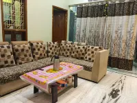 Trilok Residency Dashashwamedh Varanasi Отели рядом с достопримечательностью «Храм Дурга»
