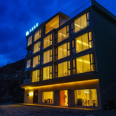 Buyan · Four Seasons Oxygen Mountain Residence (Siguniang Mountain Scenic Area Branch)