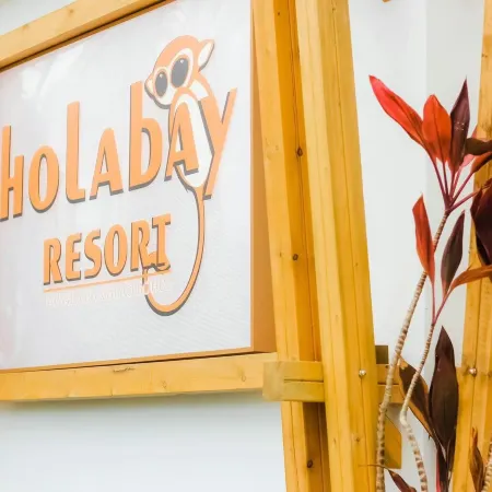 Holabay Resort