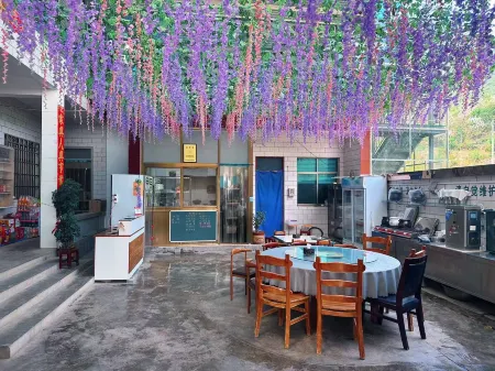 Chunqiu Yuan Farm Stay Отели рядом с достопримечательностью «Fengquan Lake Scenic Area»