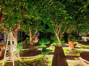 Nianchu Stellar Blossom Lodge · FL.wood Boutique Homestay