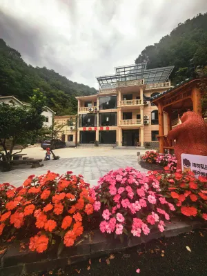 Shennongjia Bear Haunt Hotel Hotels in Shennongjia Hongping Airport