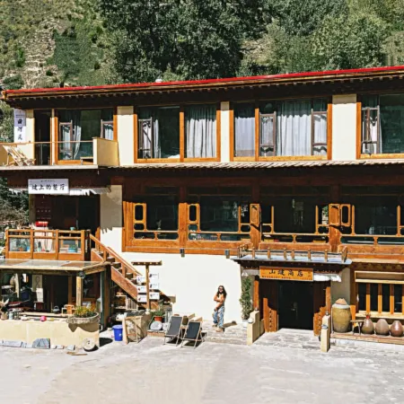 Qudeng Mountain Residence Homestay (Siguniang Mountain Changping Valley Scenic Area)