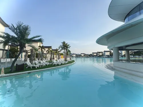 Qingyuan Miaoleiwu Villa (Hudiewan Happy Water World)