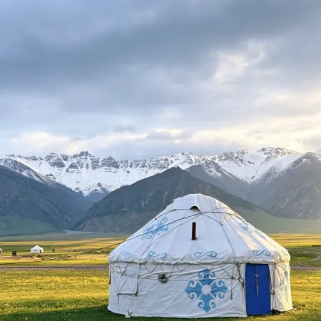Sayram Lake White Pearl Yurt