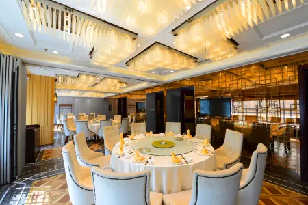 Huaya International Hotel (Weifang High-speed Railway North Station) Отели рядом со станцией Weifangbei Railway Station