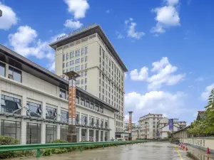 Kyriad Marvelous Hotel (Hanzhong High Speed Railway Station)