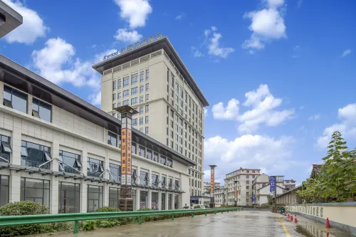Kyriad Marvelous Hotel (Hanzhong High Speed Railway Station) - parkir