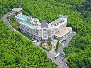 Le Midi Hotel Chitou