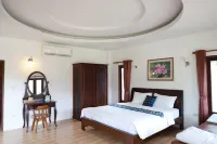 Waterside Resort Hotels in Pran Buri