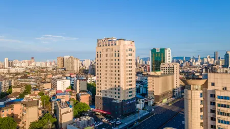 Crystal Orange Hotel (Teng Wangge Store, Bayi Plaza, Nanchang)