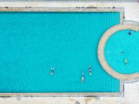 君豪逸园酒店(北海万达银滩国际码头店) - 室外游泳池