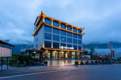 Floral Hotel· Enshi Daughter Lake Hotel (Grand Canyon Shop) Hotel a Enshi