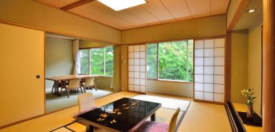 【山　荘】庭園側・一般客室（和室10畳＋洋間） 箱根湯本温泉 吉池旅館の写真