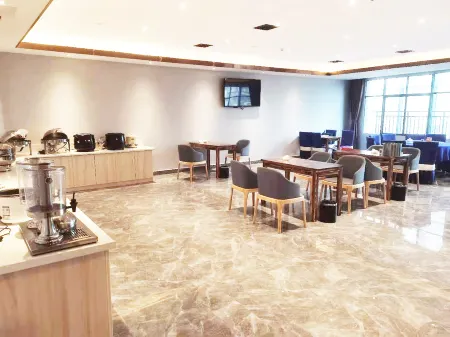 Victoria Hotel Отели рядом со станцией Xiangxiang Railway Station