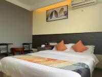 Shell Hotel (Anqing Taihu Huating Lake)