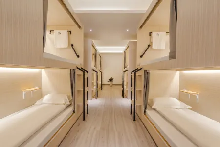 Dali li li wan xiang youth community hostel
