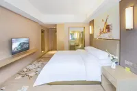 Vienna Hotel (Tea City Central Store of Pu 'er Airport)