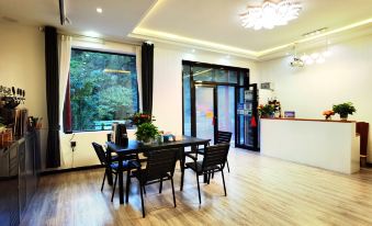 Qiuyan Qingyu Homestay (Shennongjia Muyuzhen Shop)