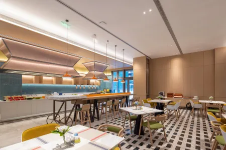 Home2 Suites by Hilton Wuhu Jiujiang Отели рядом с достопримечательностью «Wuhu University»