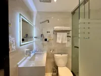 Jinye Jingsheng Hotel (Leshan High-speed Railway Station Jiaxing Road Food Street) - 3-Star
