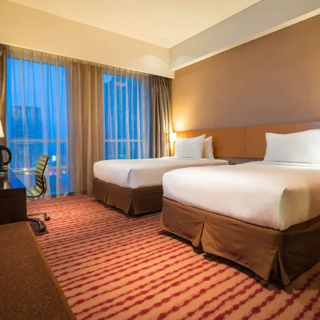JS Luwansa Hotel & Convention Center Отели рядом с достопримечательностью «Статуя Панчоран»