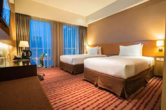 JS Luwansa Hotel & Convention Center Отели рядом с достопримечательностью «Taman Ismail Marzuki»