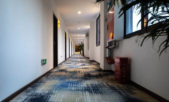 Zhongjiang Language Wind E-sports Hotel
