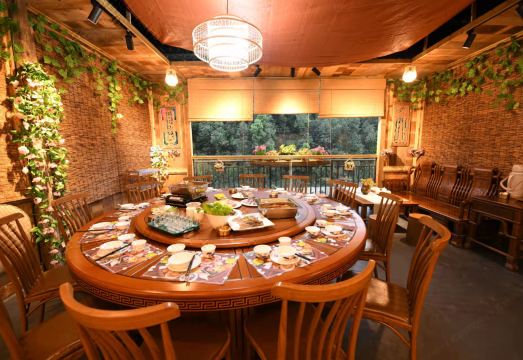 Xiaolu Smart Hotel (Zhaoqing East Gate Plaza, Qixingyan Scenic Area) Hotel Overview