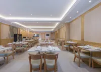 Vienna Hotel (Fuzhou Changle Zhenghe Subway Station)