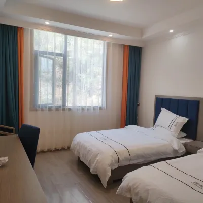 Baige Homestay Hotels near Wolong Giant Panda Nature Reserve