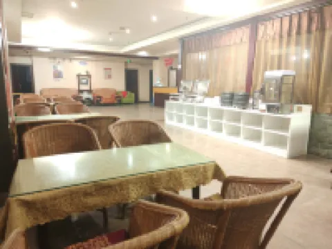 Qinyue Hotel (Zigong Lantern Park FanHua 1939 Shopping Plaza) Hotels in Zigong