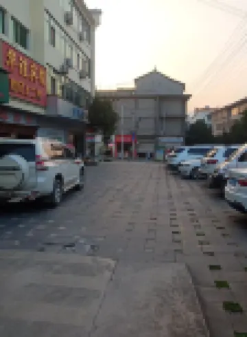 Lianghe Huayi Hotel