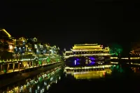 Fenghuang Yunqiao Free River View Boutique Homestay (Fenghuang Ancient City Yunqiao Branch) - Mountain view