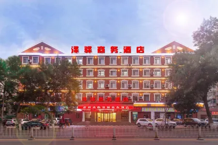Chengde Ze Yi Business Hotel Отели рядом с достопримечательностью «Tianxiadiyi Chenghuangmiao Sceneic Area»