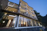 鳳凰故里明月全景民宿（萬名塔虹橋店）