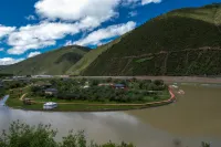 Baimaling Hot Spring Kangyang Sayucheng Hotels in Riwoche County