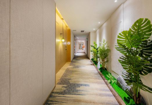 주변 쇼핑몰 전경