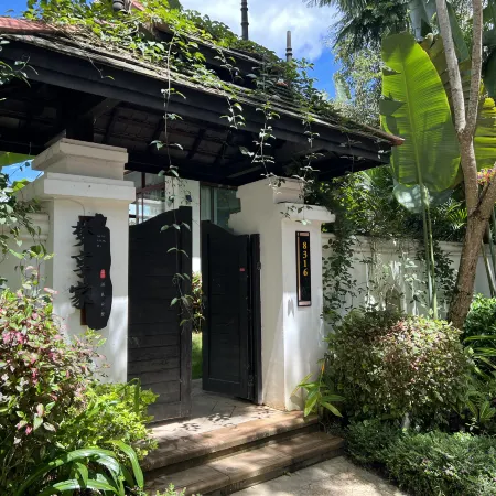 Xishuangbanna Menghai Dream Xiangjia Hot Spring Cloud Villa