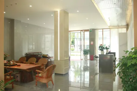 Menglian Biyi Hotel Отели в г. Менлянь