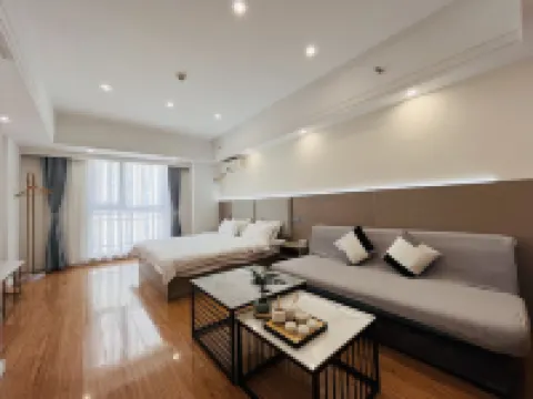 Yiheng Hotel (Shijiazhuang Yuhua Wanda Plaza Branch) Hotels near Locomotive Pedestrian Street