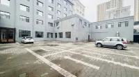 Aifeel Hotel (Baicheng Railway Station Pedestrian Street) - parking