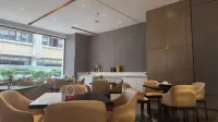 City Courtyard inn - Airport Shuttle