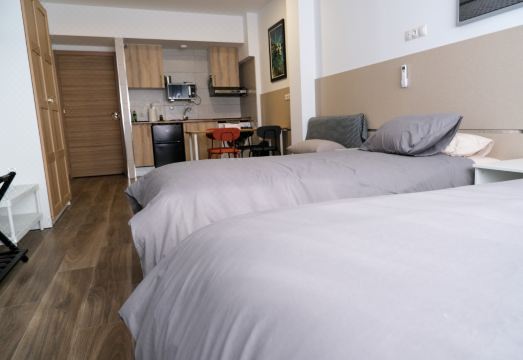 Alianza Suites의 소형 주방 및 세탁기 시설