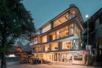 Mochi Luxury River View Resort Hotel (Yangshuo Xingping Ancient Town Lijiang Branch) Hotels near Yangshuo Railway Station