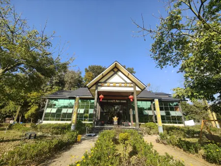 Longchuan Nanwan Lake Vacation Apartment Отели в г. Лунчуань