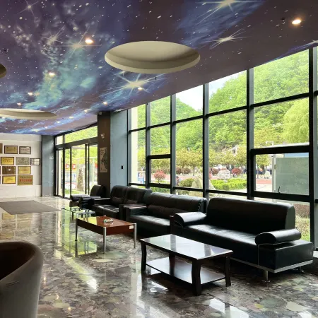 Qinling Gorge Amusement Park Homestay